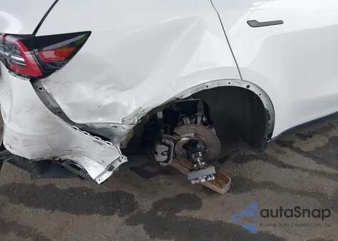 2022 Tesla Model Y Long Range Dual Motor All-Wheel Drive from USA, damaged, VIN 7SAYGDEE9NF561805